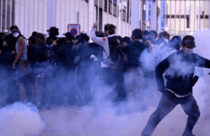 “خميس أسود”.. 900 ألف متظاهر يشعلون شوارع فرنسا