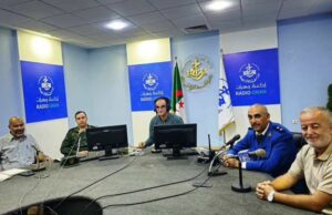 شرطة وهران تشارك في الحصة الإذاعية “طريق الأمان” للحديث عن جهود معالجة النقاط السوداء عبر الطرق