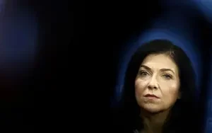 غارة روسية على كييف تدفع وزيرة ألمانية للاحتماء بملجأ