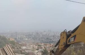 هدم 10 بنايات فوضوية بحي الصنوبر في إطار حملة تطهير عمراني بإشراف خلية البيئة وحماية المحيط