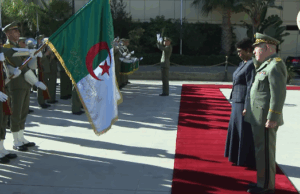 السيد الفريق أول، السعيد شنڨريحة، الوزير المنتدب لدى وزير الدفاع الوطني، رئيس أركان الجيش الوطني الشعبي، يستقبل وزيرة الدفاع وقدماء المحاربين لجمهورية زيمبابوي
