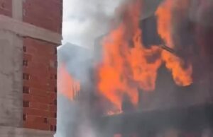 عاجل حريق في ورشة لصناعة الارائك بالدويرة